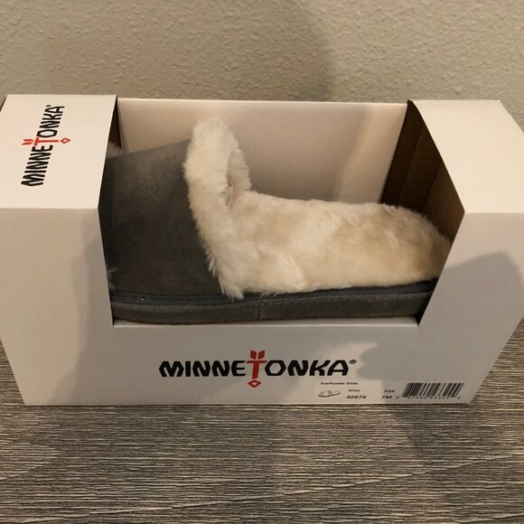 Minnetonka Faux Fur Slippers for Women - New in Box - Picture 5 of 6